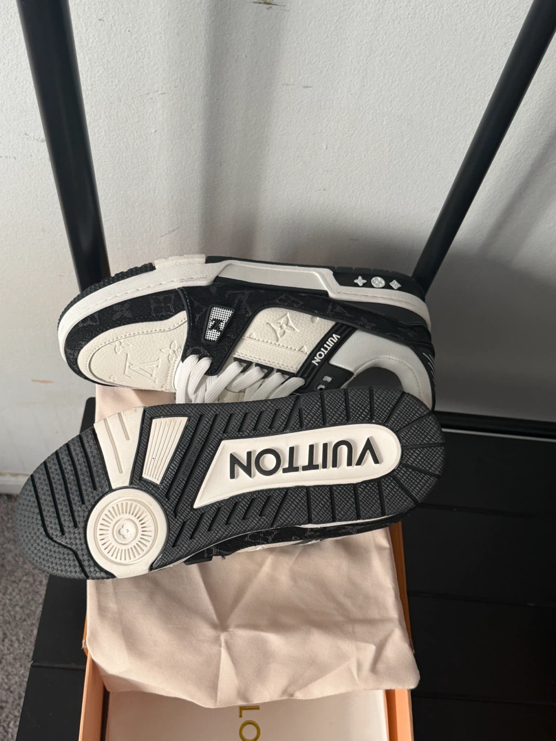 Louis Vuitton Sneakers LV 1201 11 White/Black - photo 2