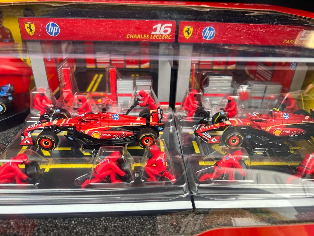 Bburago Ferrari SF-24 1:43 Scale Model Cars & Pit Stop Set