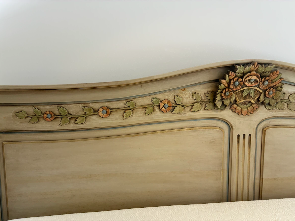 King size bed+ Tempur-pedic mattress and 2 matching end tables - photo 5