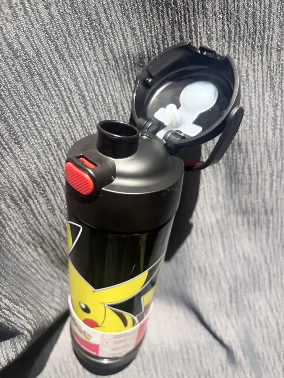 Pokémon Pikachu Water Bottle 16oz - photo 2