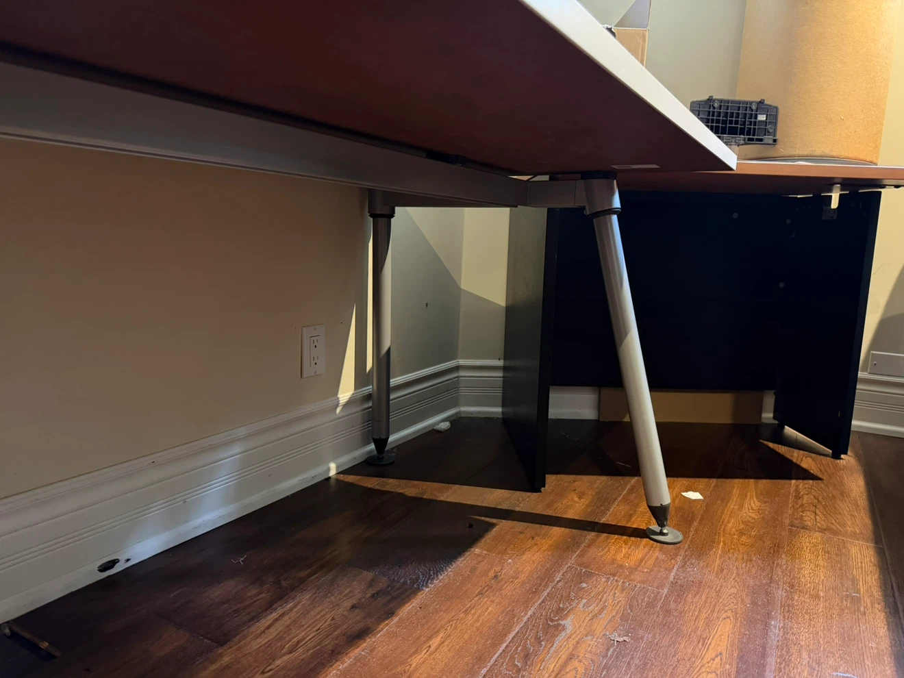 Herman Miller White Desk - photo 3