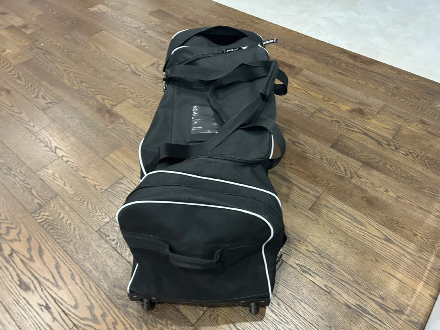 Hockey bag with wheels - photo 3