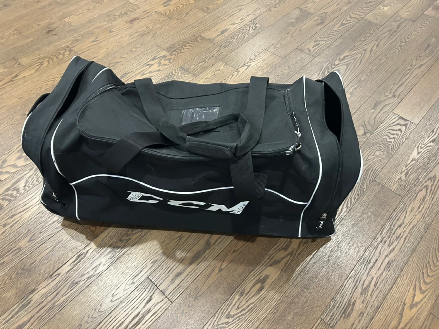 Hockey bag with wheels