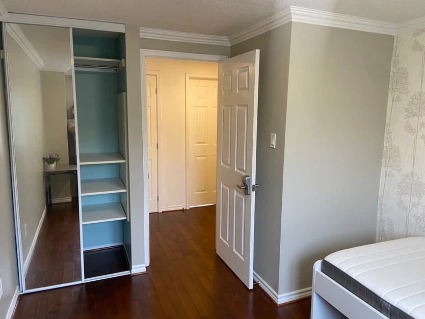 A bedroom to rent $800/month @Yonge-16th Ave - photo 2