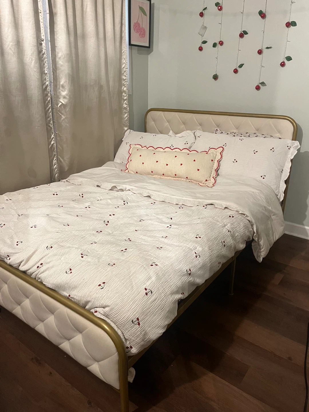 Queen Size Tufted Upholstered Bed Frame