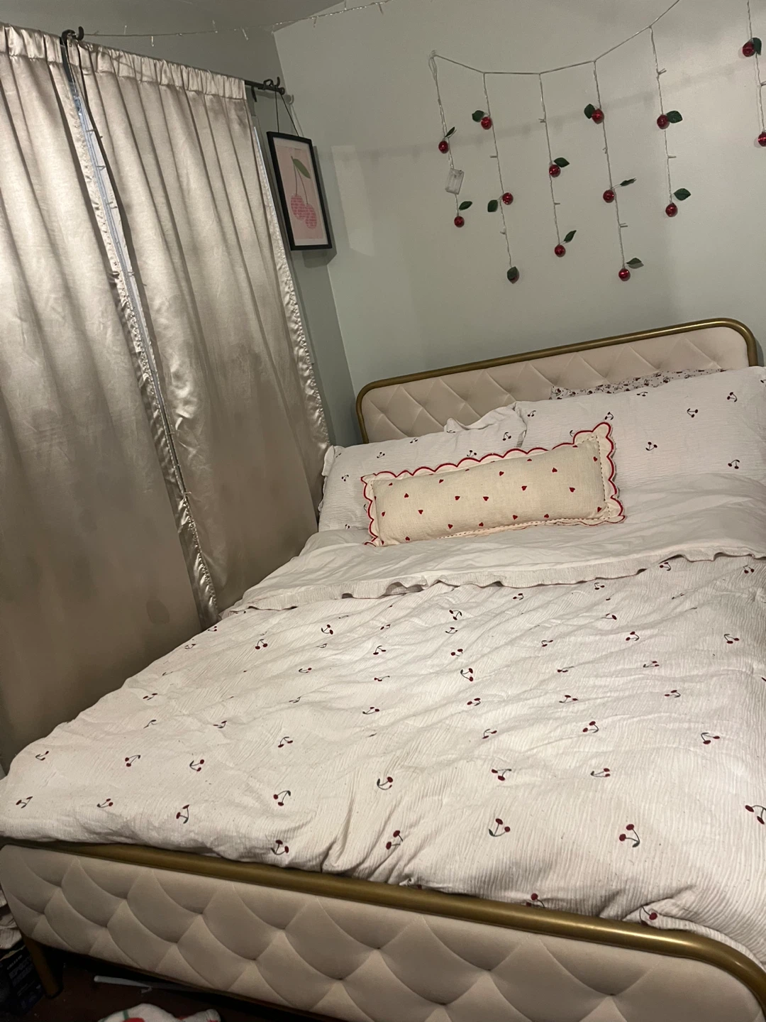 Queen Size Tufted Upholstered Bed Frame - photo 2
