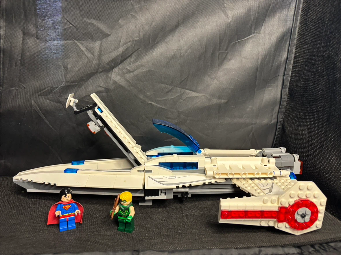 LEGO Darkseid Invasion 76028 - 75% comp