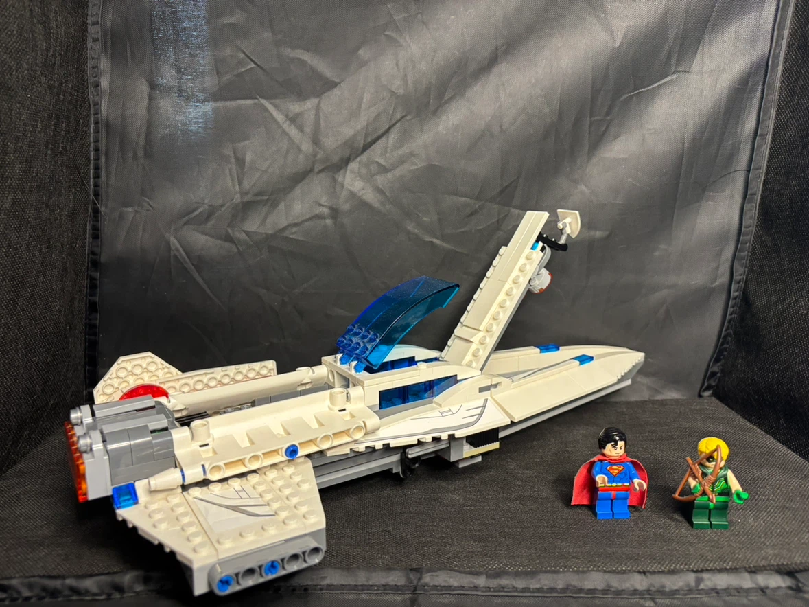 LEGO Darkseid Invasion 76028 - 75% comp - photo 3