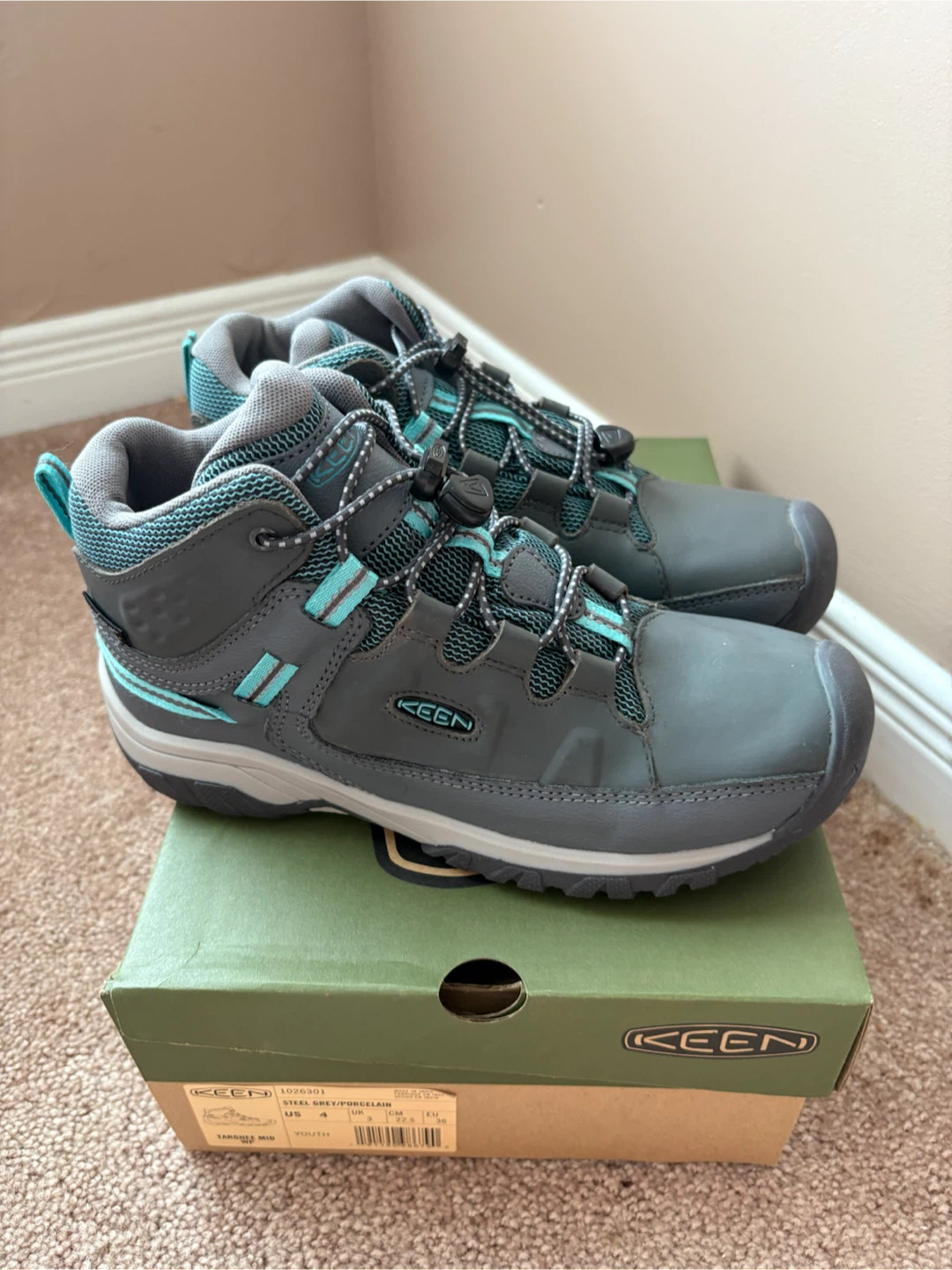 NEW, Keen Kids Targhee Waterproof Hiker boots, size 4. - photo 2