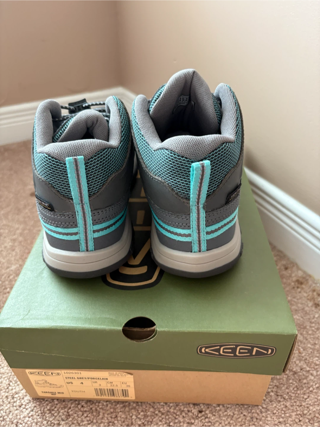 NEW, Keen Kids Targhee Waterproof Hiker boots, size 4. - photo 3
