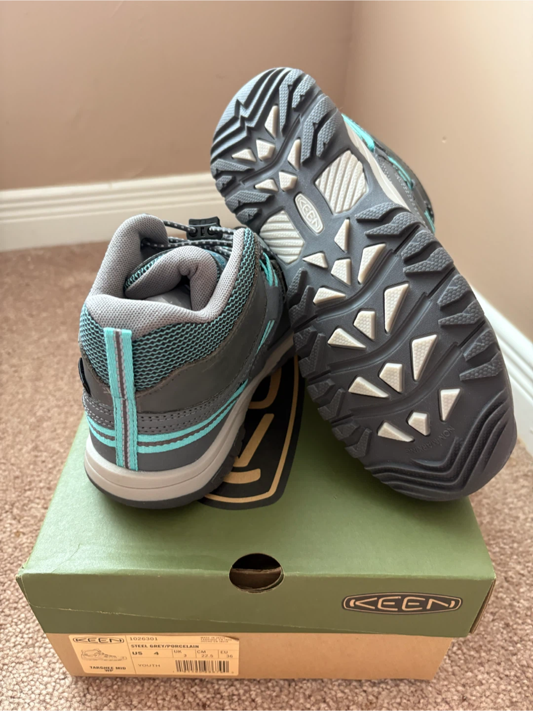 NEW, Keen Kids Targhee Waterproof Hiker boots, size 4. - photo 4