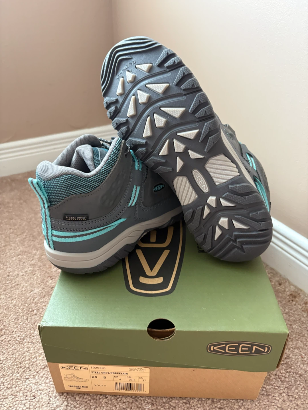NEW, Keen Kids Targhee Waterproof Hiker boots, size 5 (youth). - photo 4