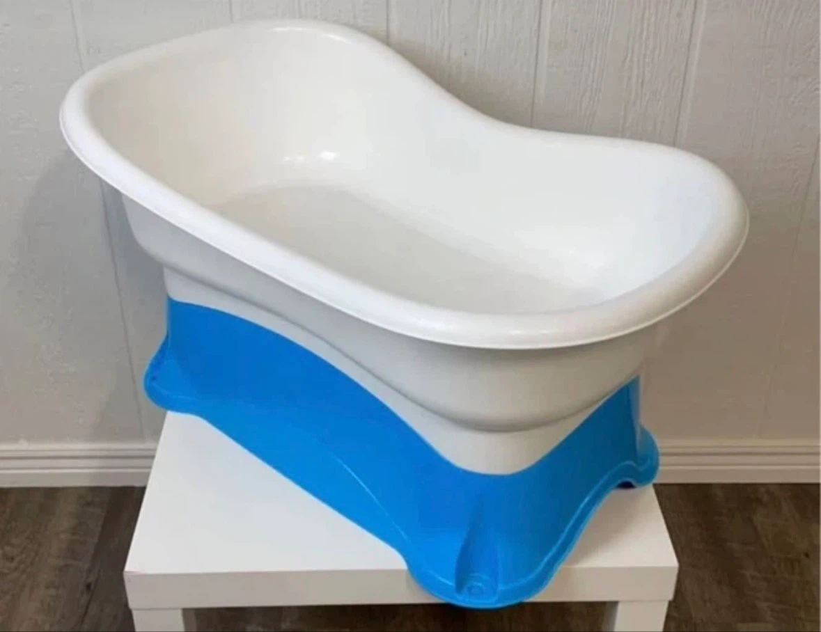 Blue and white baby bath tub