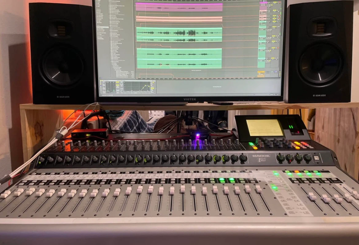 Mackie 1124 Analog Digital Console
