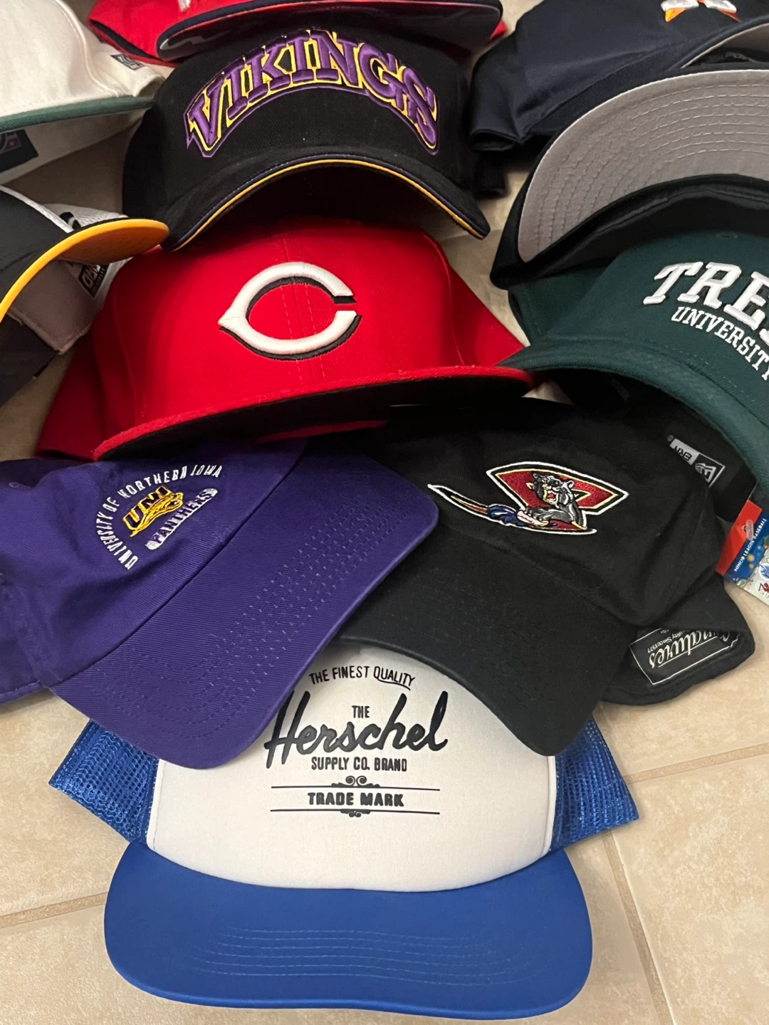 Assorted Hats: Various Brands and Teams $10+ - photo 5