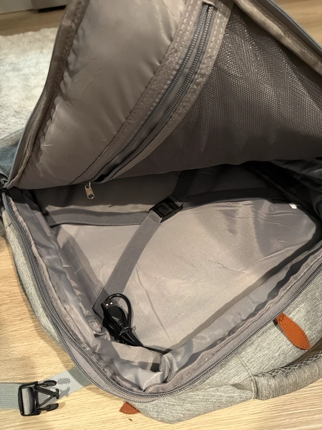 BAGSURE Grey Backpack with USB Charging Port - photo 4