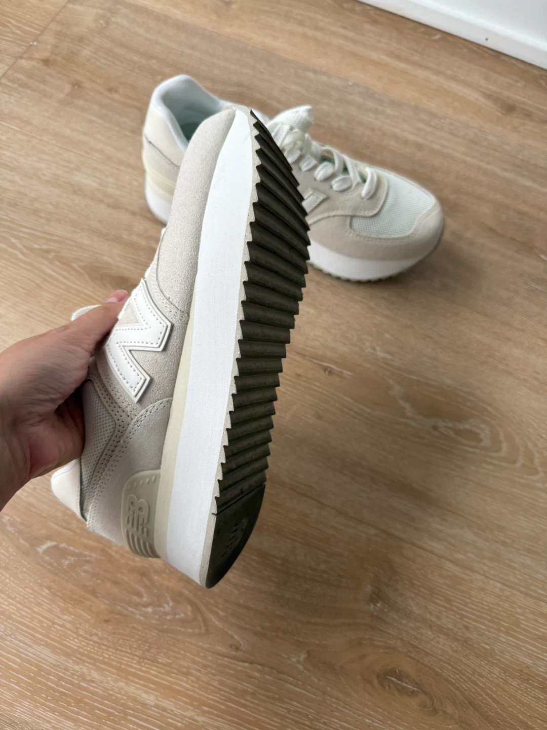 New Balance Platform Sneakers - worn 2 times, size 9 - photo 3