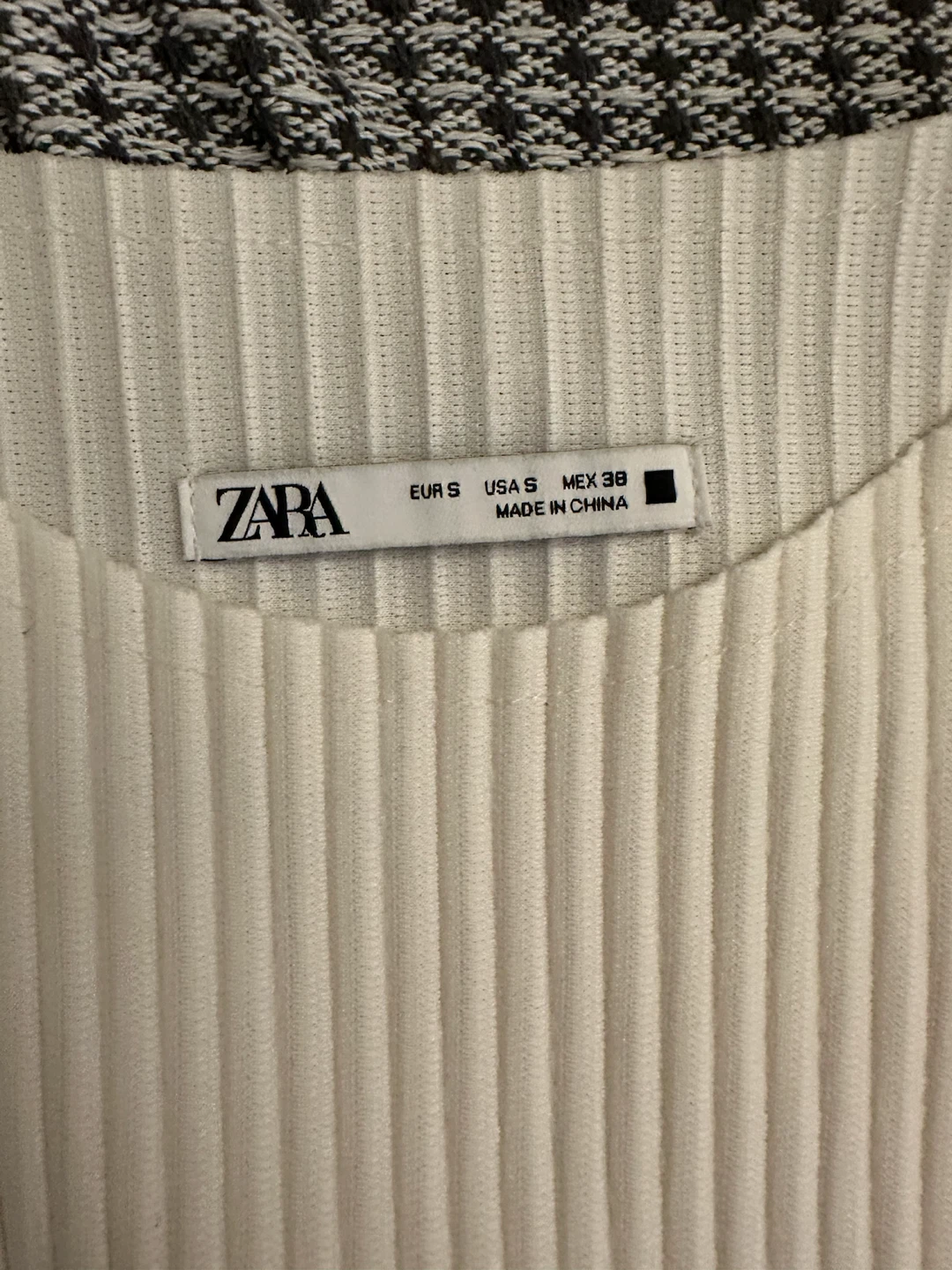 Zara Cream Pleated Pocket T-Shirt Size S fits like M - photo 2