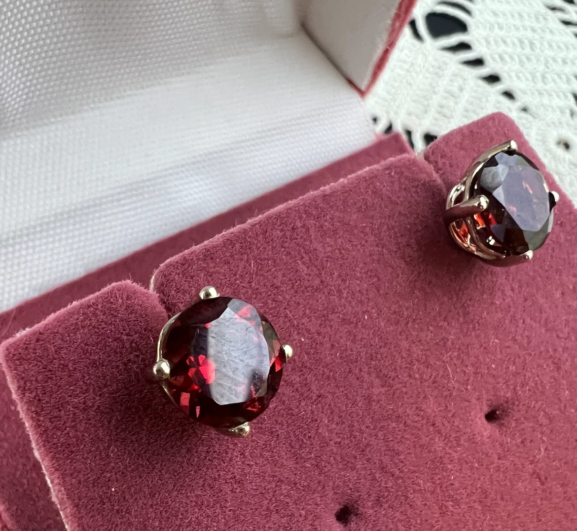 Brand New 10K Gold Garnet Stud Earrings - photo 4