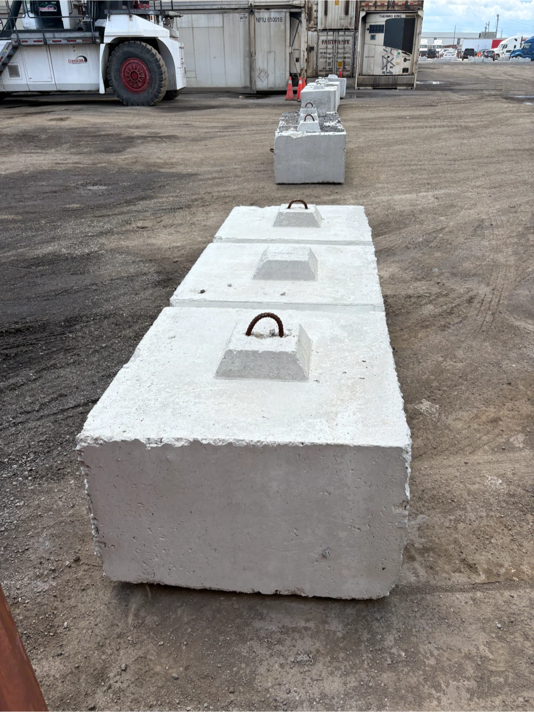 15 Truck parking spots, shop and the office available. - photo 2