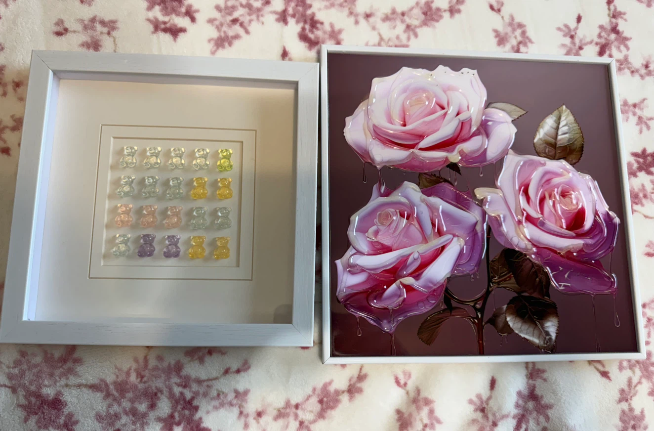 Two picture frames 🖼️🥀🧸