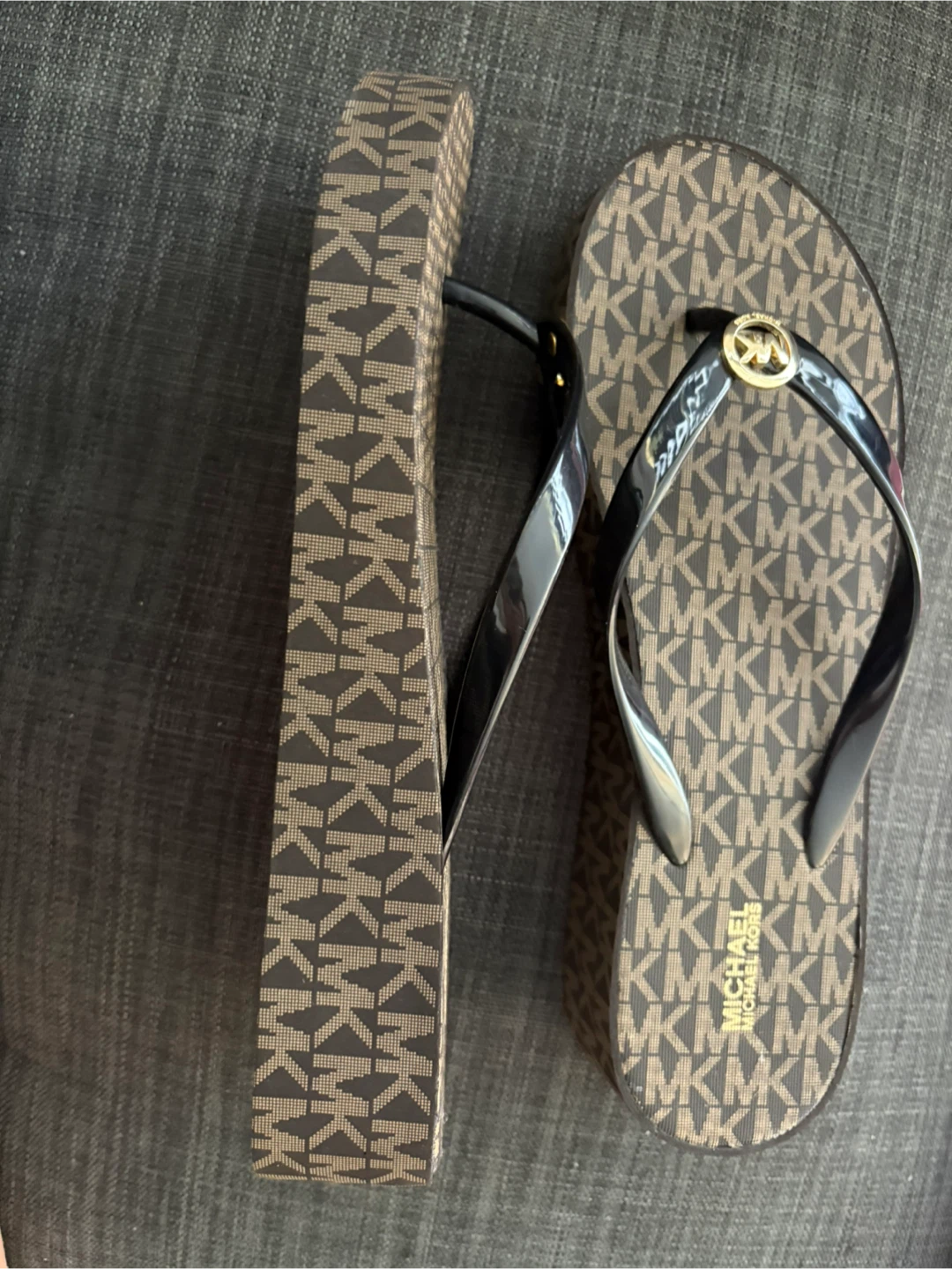 Michael Kors MK Signature Flip Flops - photo 2