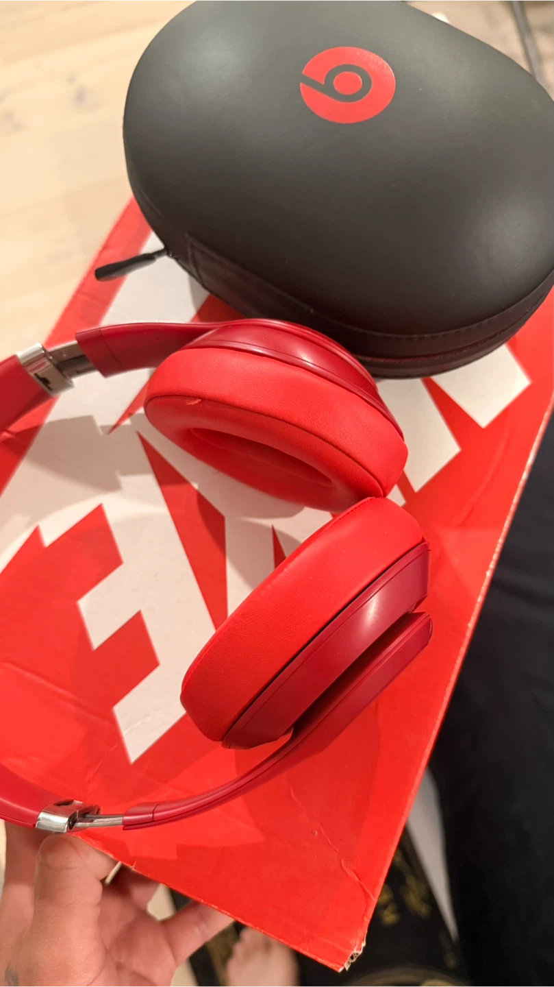 Beats Studio 3 Wireless Headphones - Red - photo 2