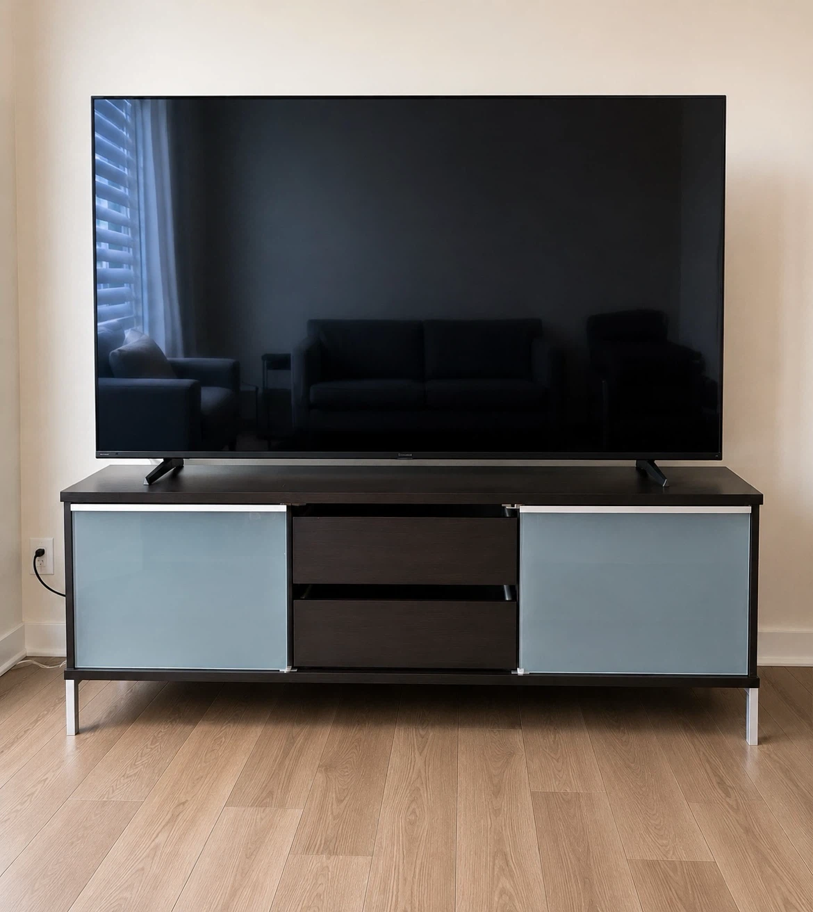 *BROKEN* 75” Samsung Crystal UHD 4K TV (UN75AU8000)