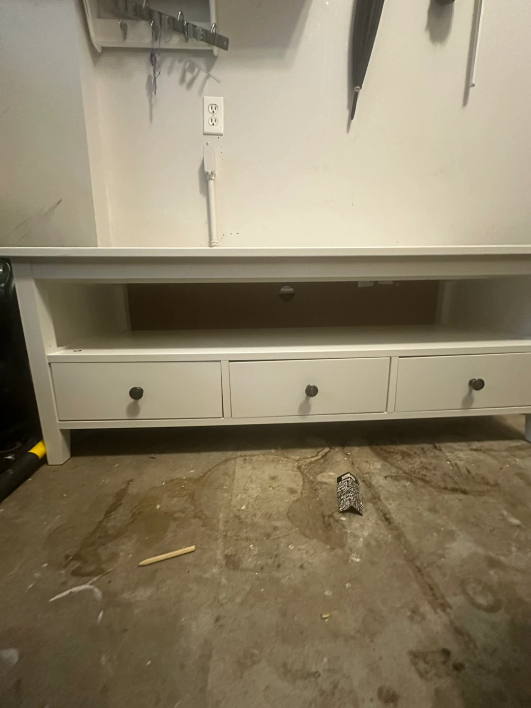 Tv stand