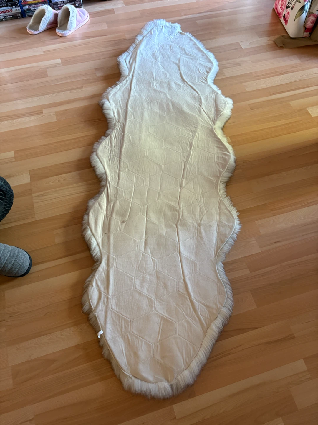 Faux Fur Trow 6 feet long x 2 feet wide $25 firm - photo 2