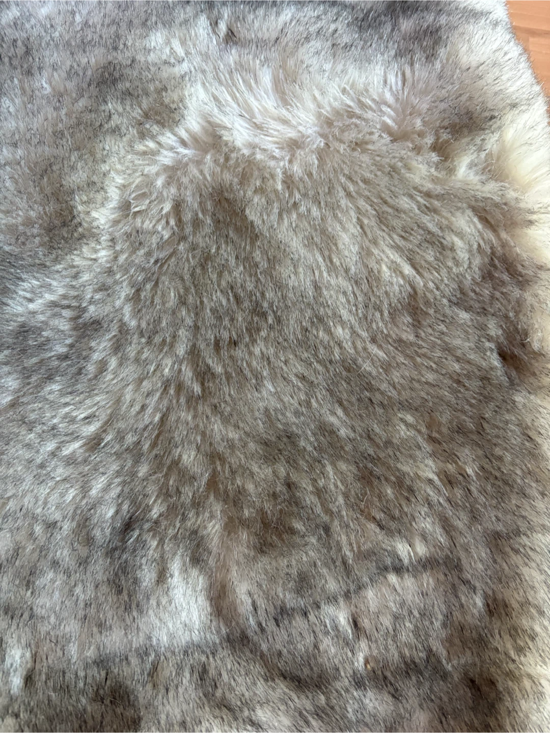 Faux Fur Trow 6 feet long x 2 feet wide $25 firm - photo 3