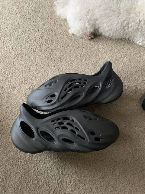 Yeezy Foam RNR Carbon - Size 12 - photo 2