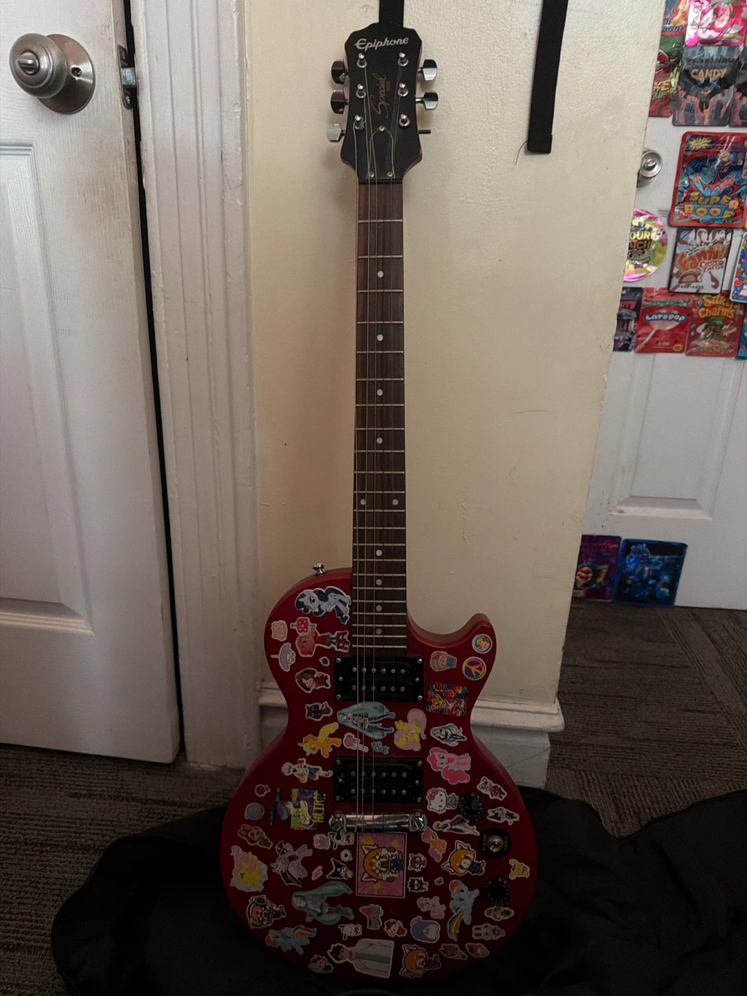Epiphone Special electric guitar with Fender gig bag - photo 2