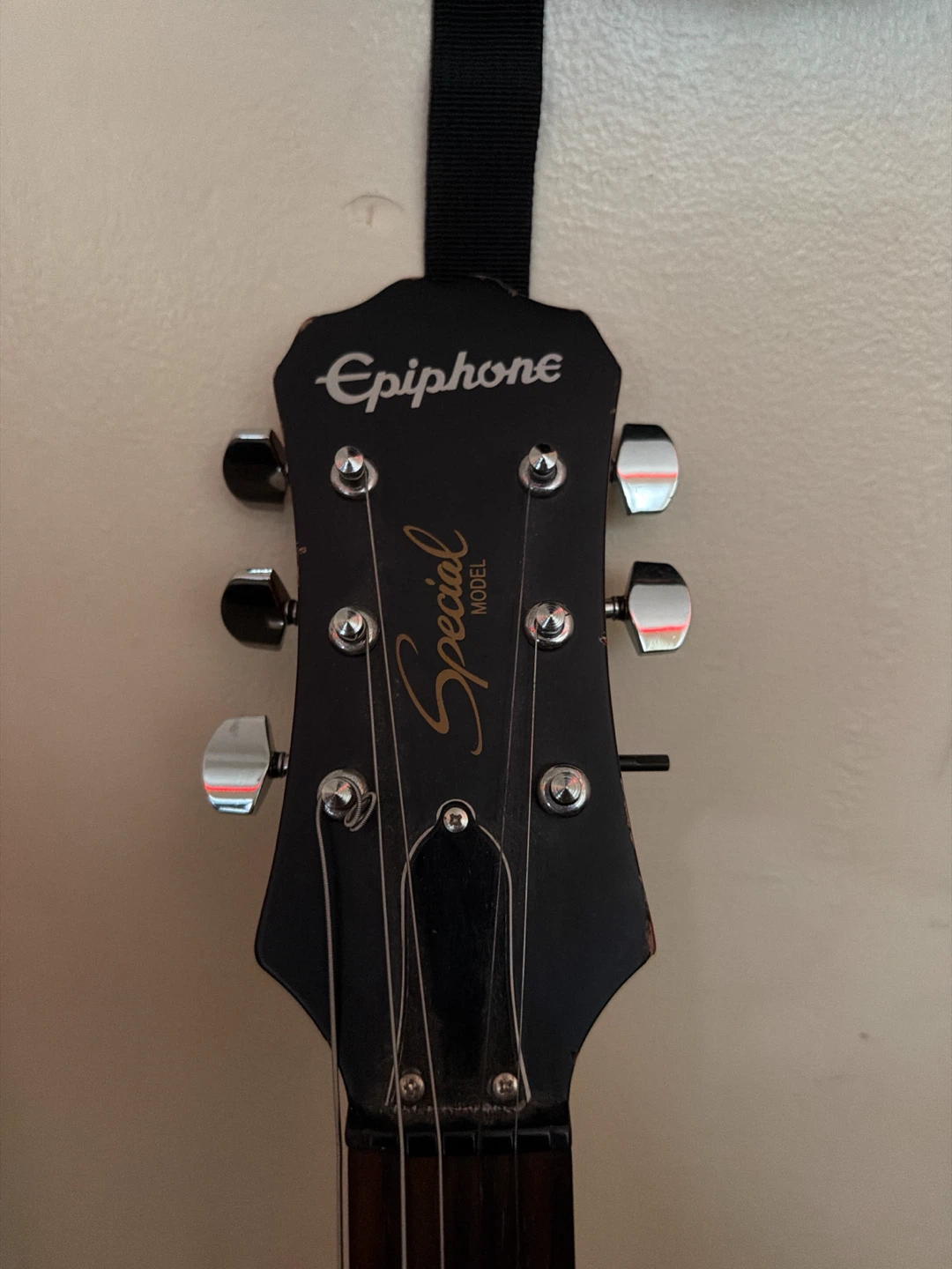 Epiphone Special electric guitar with Fender gig bag - photo 3