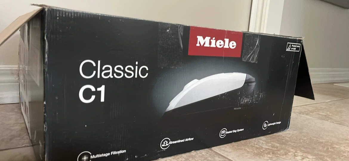 Miele Classic C1 Hardfloor PowerLine Vacuum Cleaner - photo 3