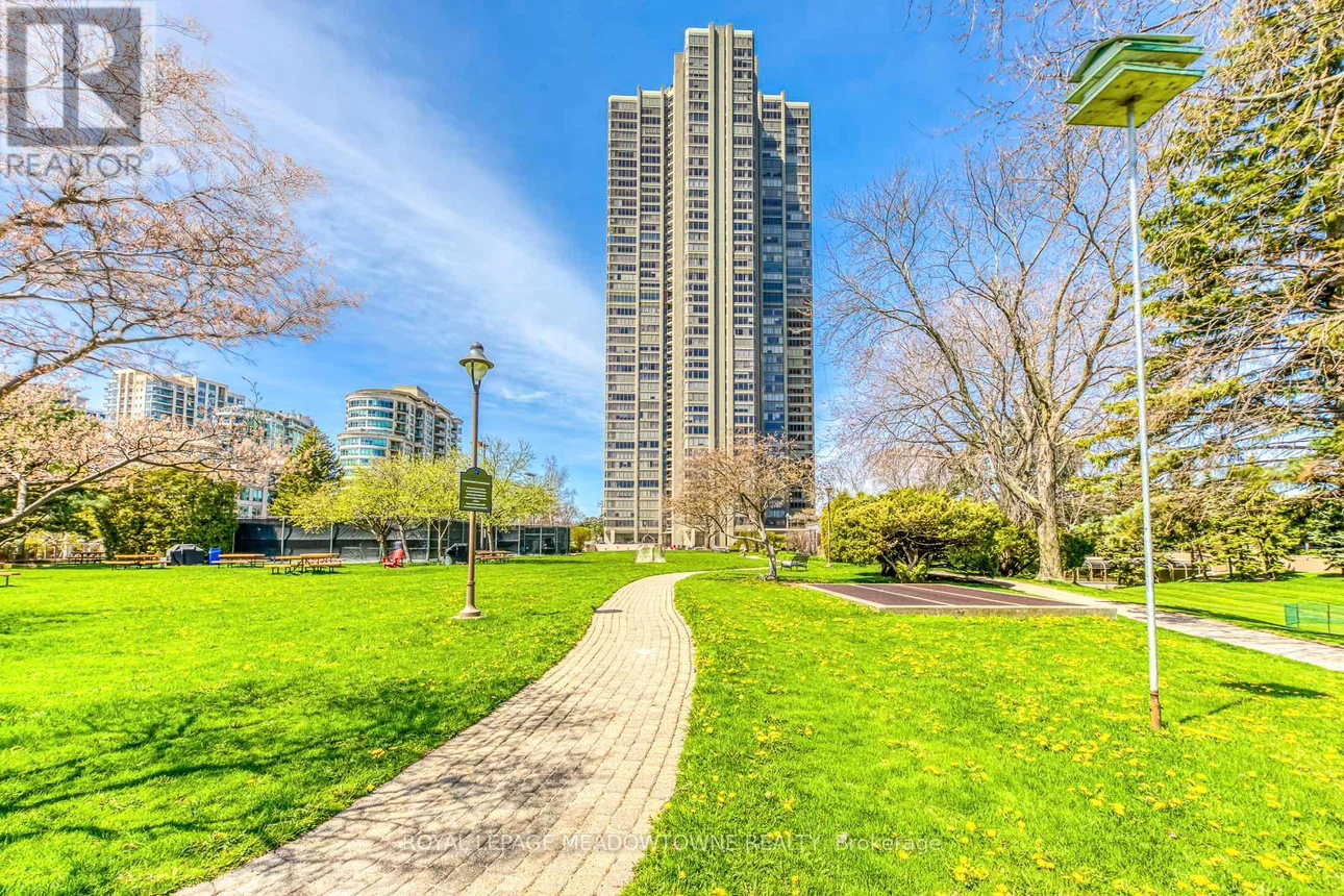 2011 - 2045 LAKESHORE BOULEVARD W