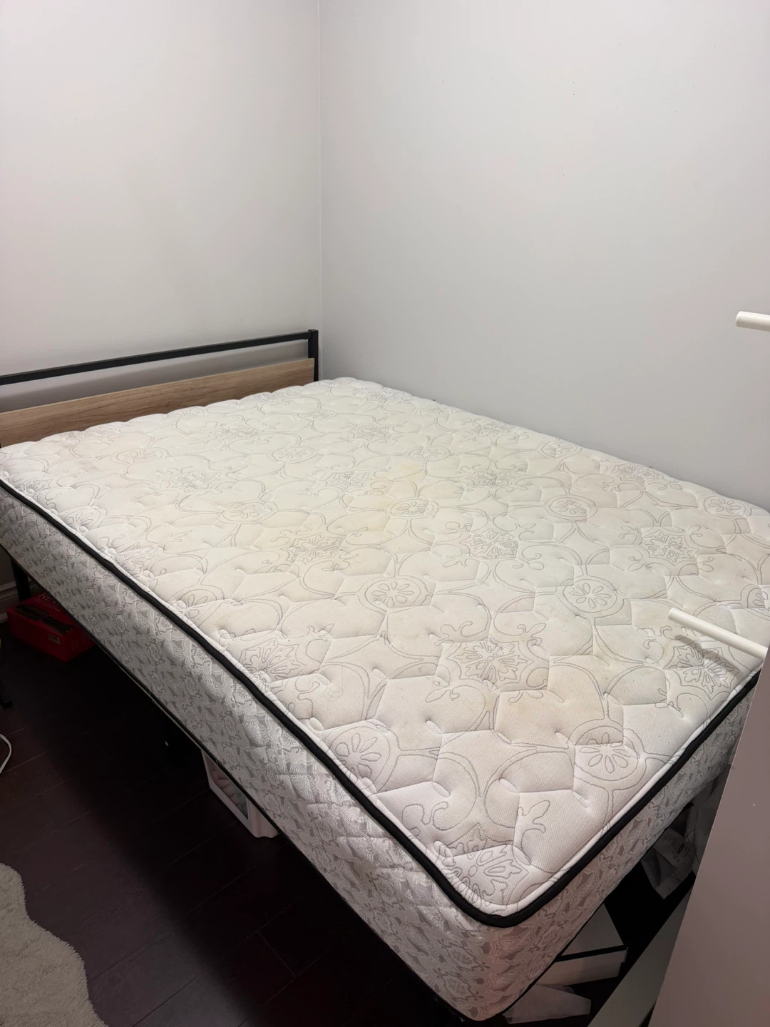 Queen Mattress - SALE MOVING OUT!! - photo 2