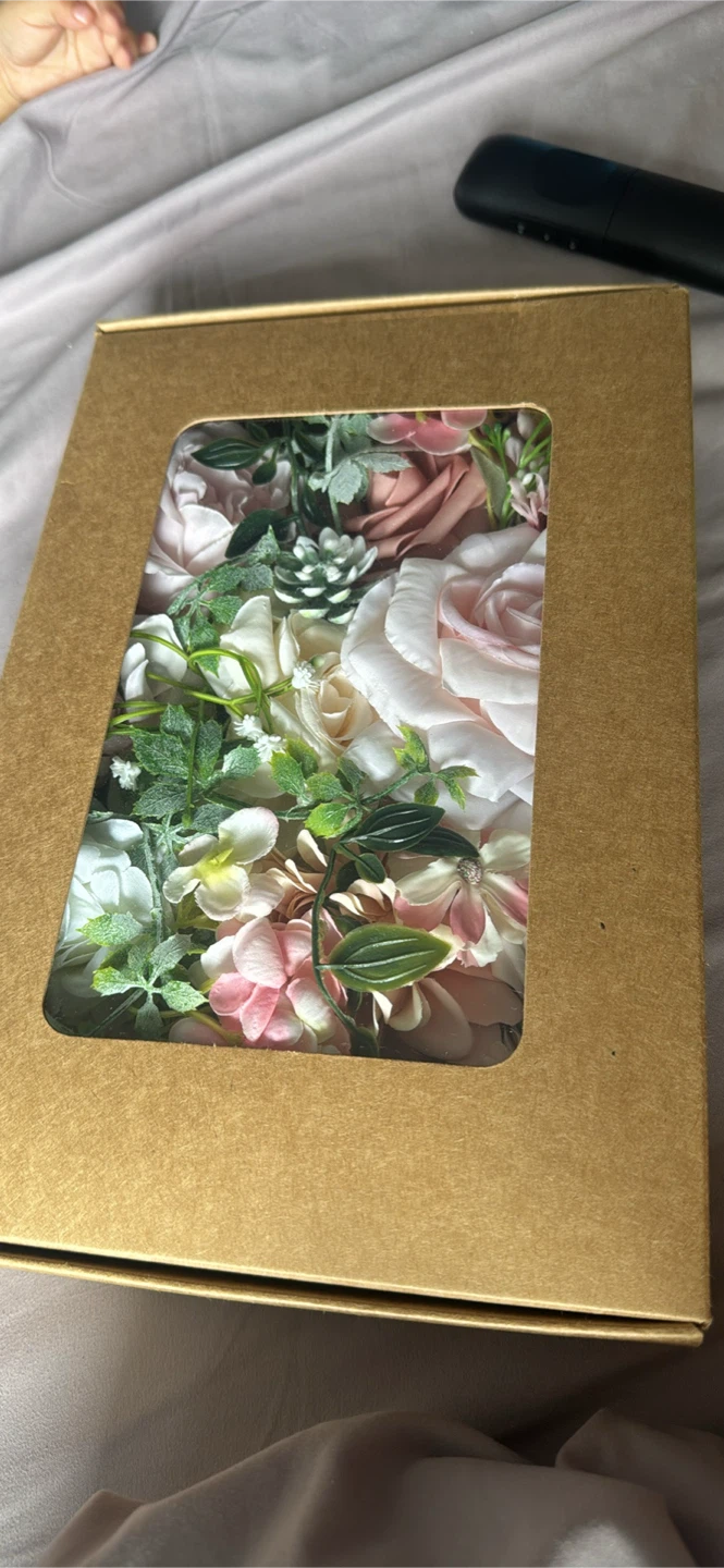 Arreglo floral en caja de regalo