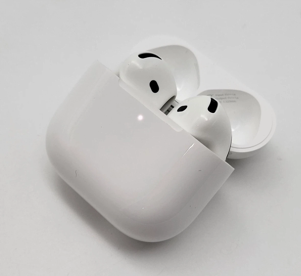 Apple AirPods 4 - photo 2