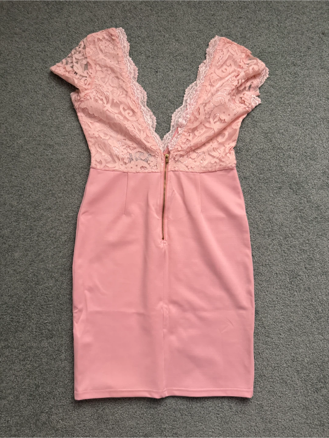NEW- Club L Pink Lace V-Neck Bodycon Dress - photo 2