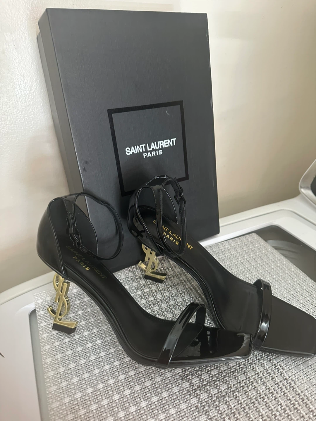 Saint Laurent Black Patent Heels with YSL Heel - photo 4