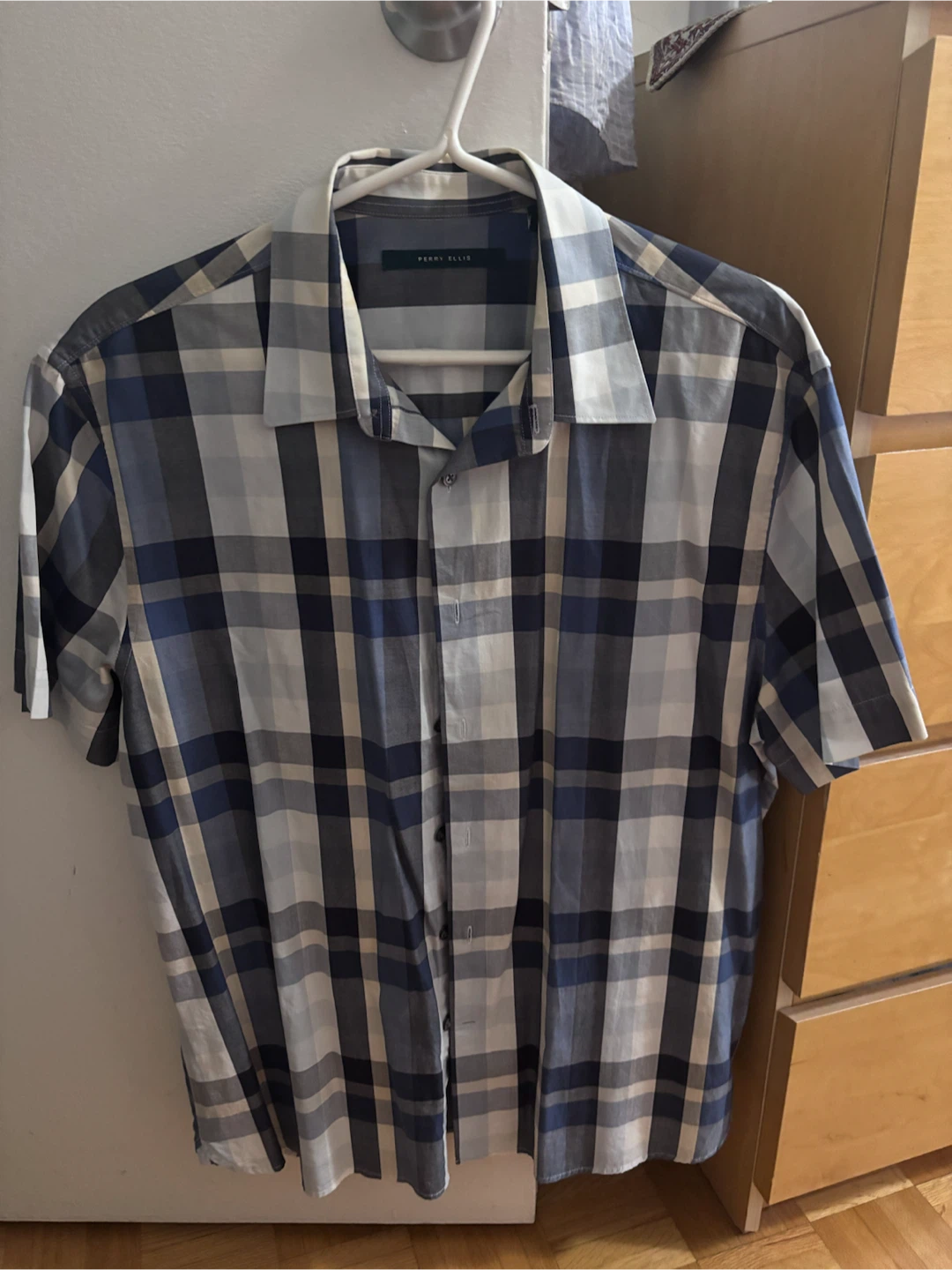 Perry Ellis Men's Plaid Short Sleeve Button-Up Shirt