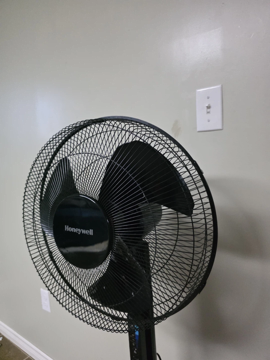 Honeywell QuietSet Oscillating Fan - photo 2