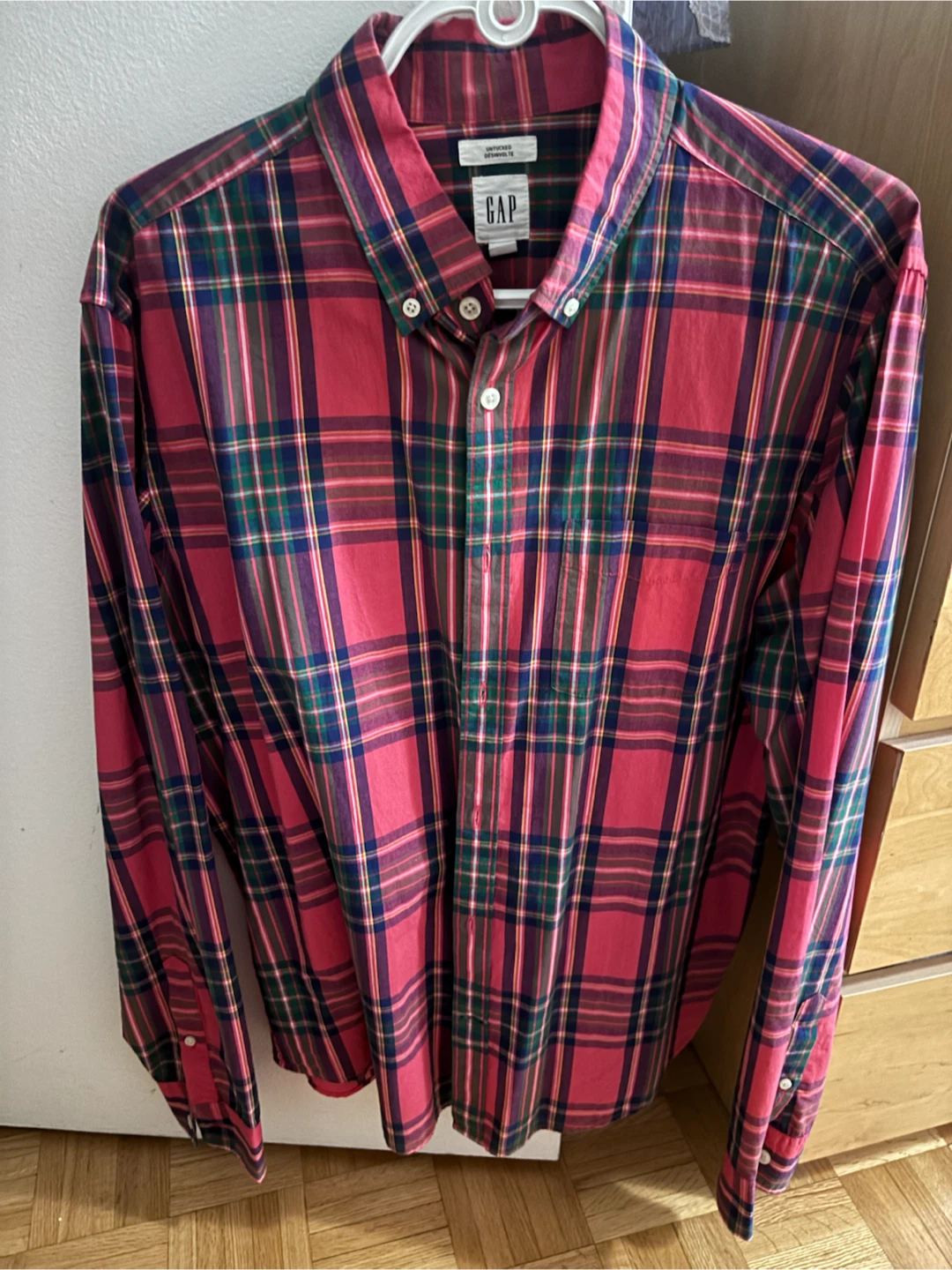 GAP Plaid Long Sleeve Button-Up Shirt