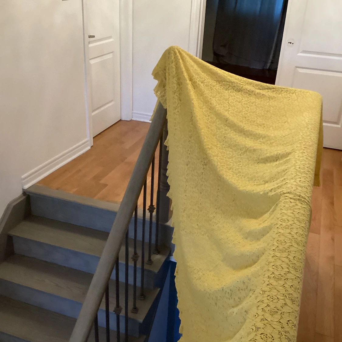 Yellow Lace Tablecloth - photo 2