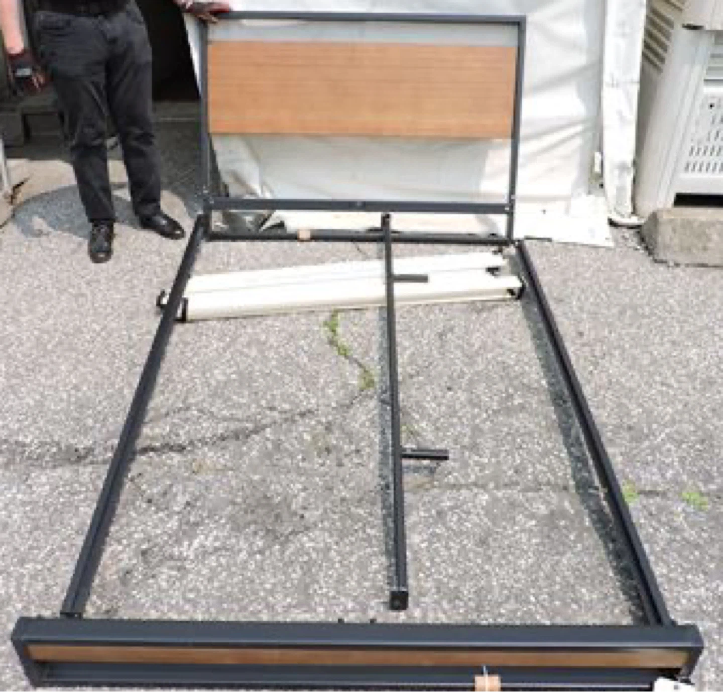 Zinus Ironline wood and metal bed frame - photo 2