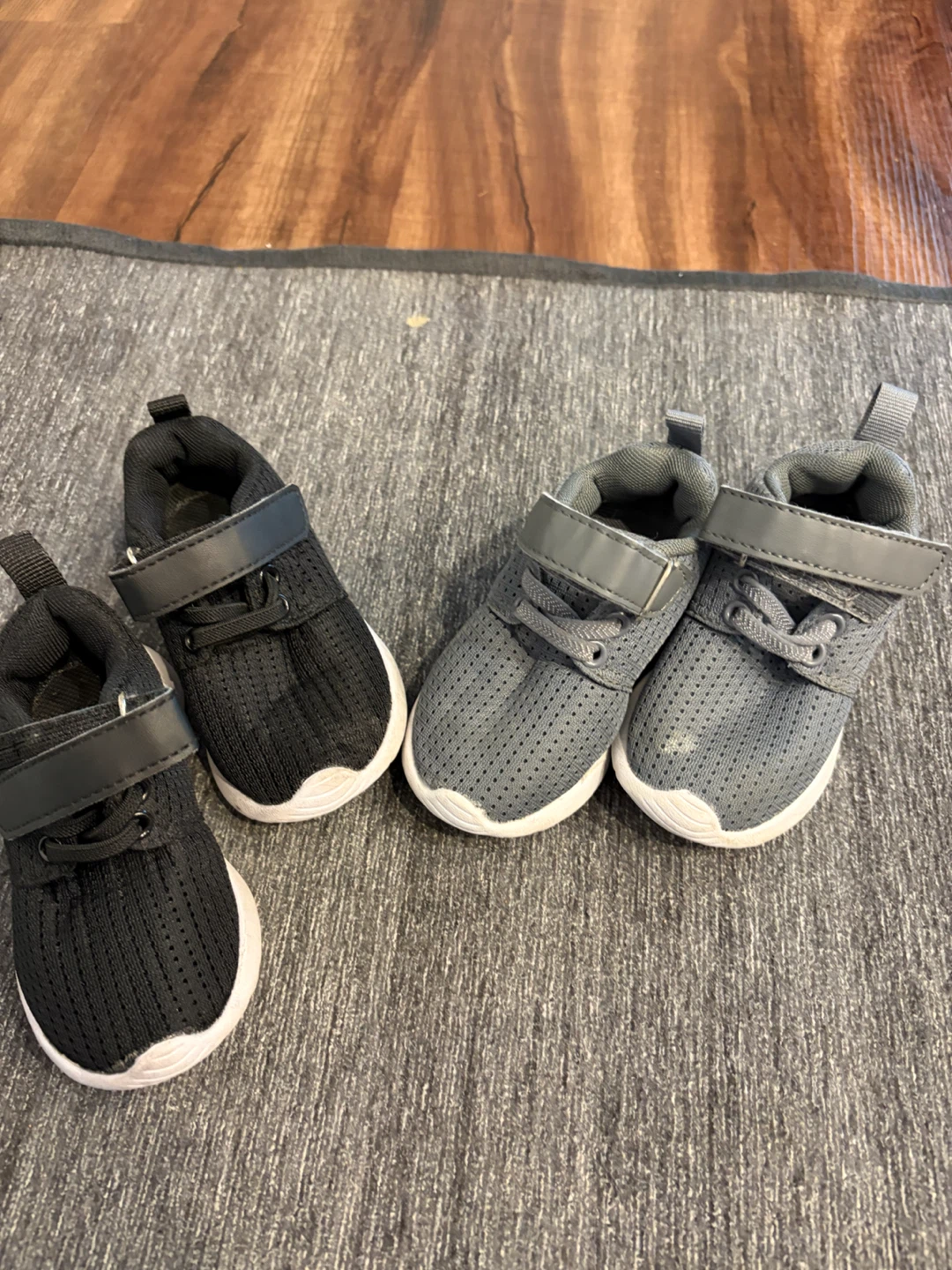 size 15-18mo Velcro runners