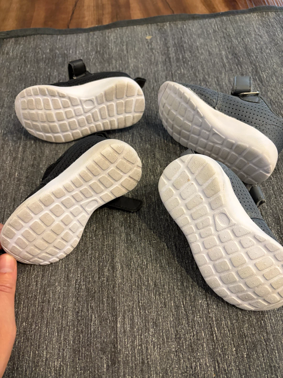 size 15-18mo Velcro runners - photo 2