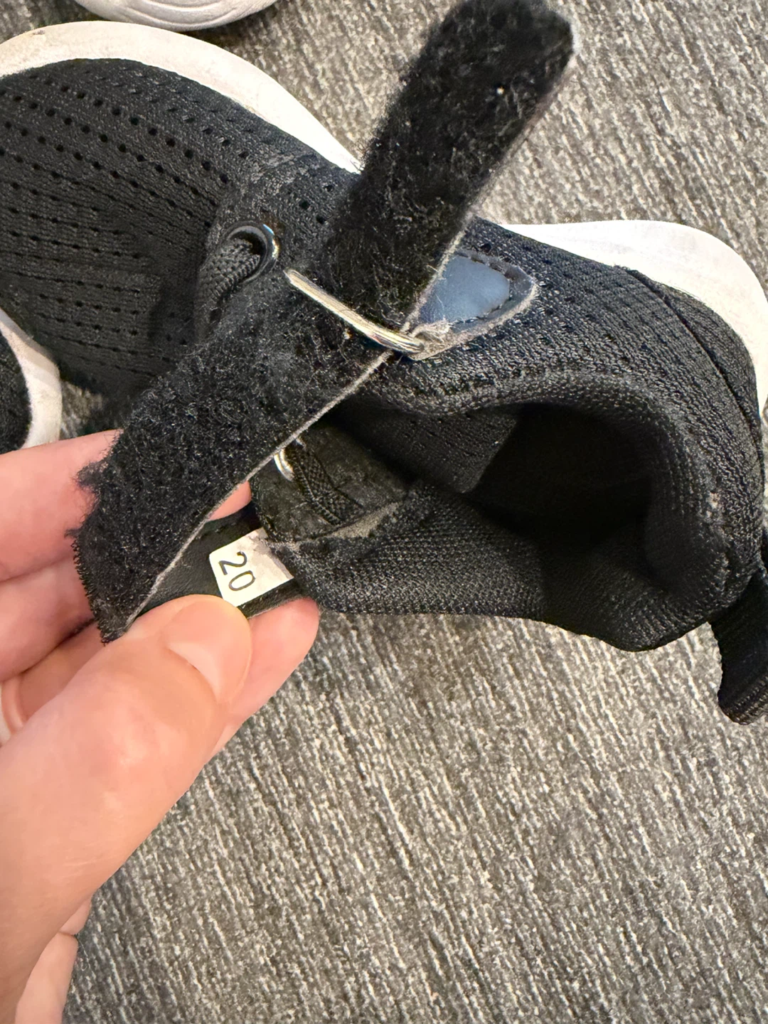 size 15-18mo Velcro runners - photo 3