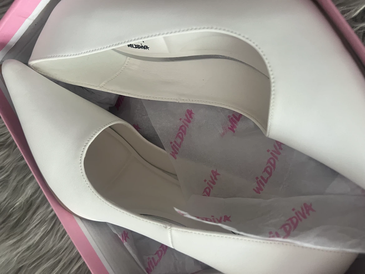 Wild Diva White Pointed Toe Heels - photo 2